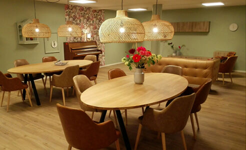 Bewoners ovale eettafels